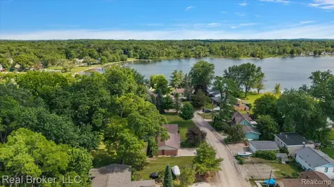View/Area - 8320 Hillpoint Dr, Brighton, MI 48116 photo 4 of 10