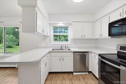 Kitchen - 8320 Hillpoint Dr, Brighton, MI 48116 photo 1 of 3