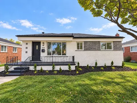 25334 Barbara St, Roseville, MI 48066