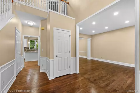 Entry Way - 49385 Central Park E, Shelby Township, MI 48317 photo 2 of 2