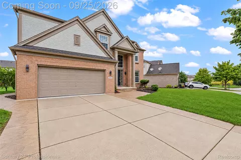 Exterior - 49385 Central Park E, Shelby Township, MI 48317 photo 3 of 6