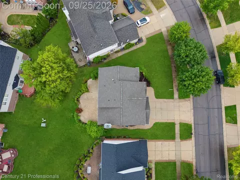 View/Area - 49385 Central Park E, Shelby Township, MI 48317 photo 3 of 4
