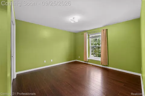 Bedroom - 49385 Central Park E, Shelby Township, MI 48317 photo 1 of 2