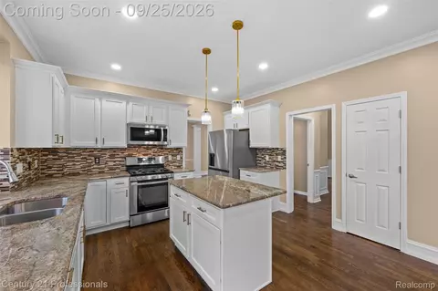 Kitchen - 49385 Central Park E, Shelby Township, MI 48317 photo 3 of 3
