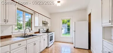 Kitchen - 180 E Pearl, Coldwater, MI 49036 photo 1 of 2