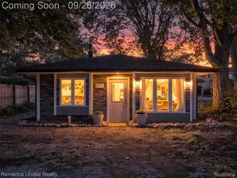 1516 Paramount St, Novi, MI 48377