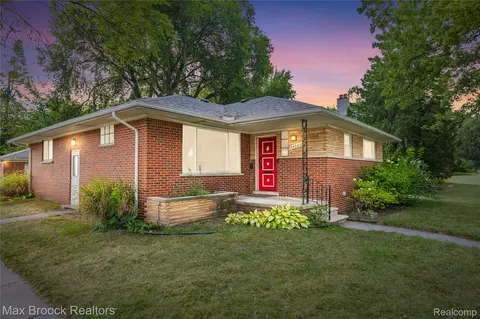 24601 Ridgedale St, Oak Park, MI 48237