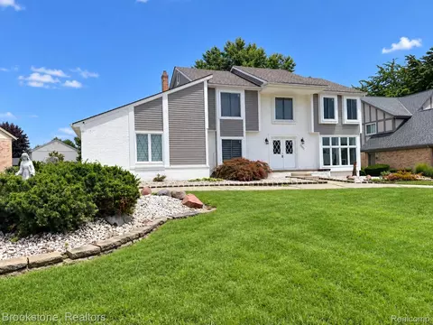 37627 Dorchester Dr, Farmington Hills, MI 48331