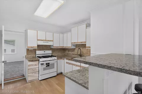 Kitchen - 19064 Toepfer Dr, Eastpointe, MI 48021 photo 2 of 2