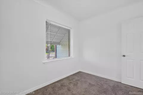 Bedroom - 19064 Toepfer Dr, Eastpointe, MI 48021 photo 5 of 6