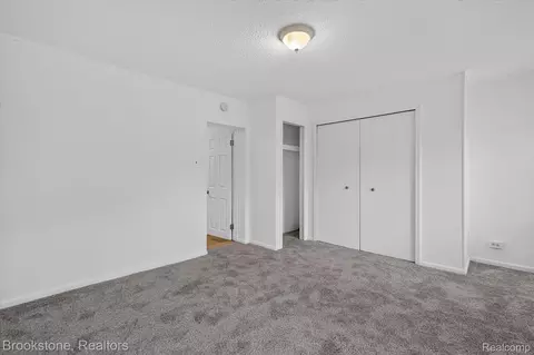 Bedroom - 19064 Toepfer Dr, Eastpointe, MI 48021 photo 2 of 6