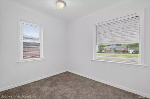 Bedroom - 19064 Toepfer Dr, Eastpointe, MI 48021 photo 3 of 6