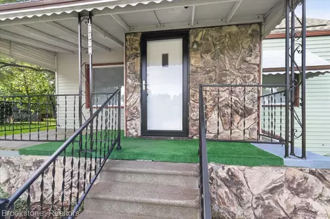 Exterior - 19064 Toepfer Dr, Eastpointe, MI 48021 photo 1 of 5