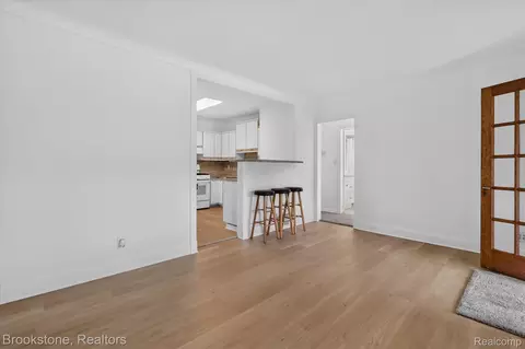 Living - 19064 Toepfer Dr, Eastpointe, MI 48021 photo 3 of 4