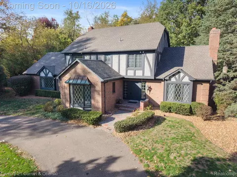 46450 Pickford St, Northville, MI 48168