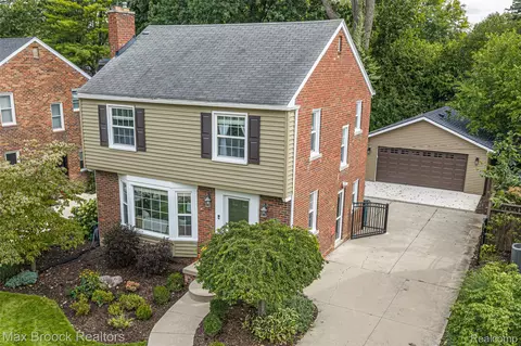 1516 Edgewood Dr, Royal Oak, MI 48067