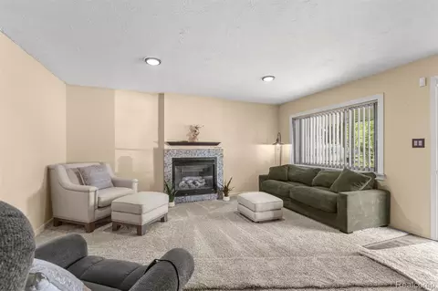 Living - 7841 Monroe Blvd, Taylor, MI 48180 photo 4 of 6