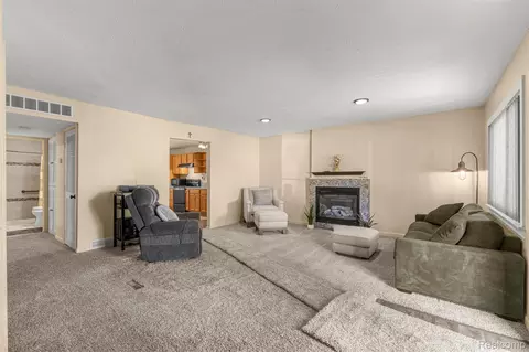 Living - 7841 Monroe Blvd, Taylor, MI 48180 photo 2 of 6