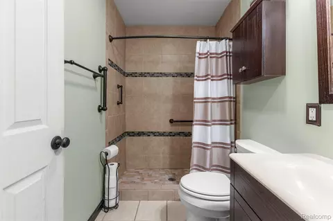 Bath - 7841 Monroe Blvd, Taylor, MI 48180 photo 2 of 2