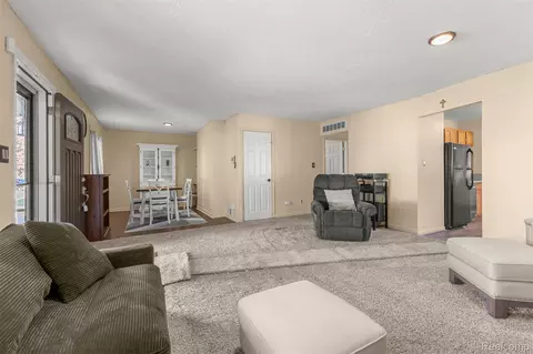 Living - 7841 Monroe Blvd, Taylor, MI 48180 photo 5 of 6