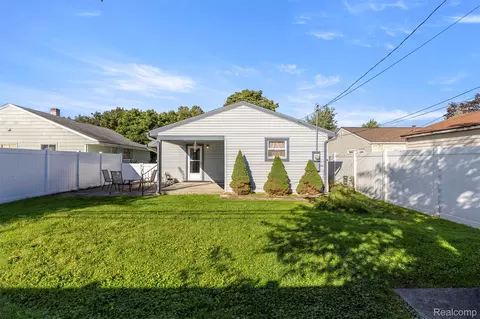Exterior - 7841 Monroe Blvd, Taylor, MI 48180 photo 5 of 7