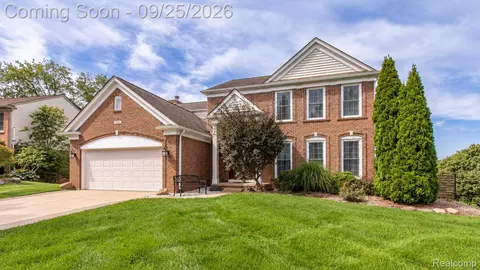 3664 Green Meadow Ln, Orion, MI 48359