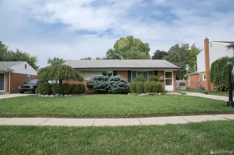 8465 Tinkler Rd, Sterling Heights, MI 48312