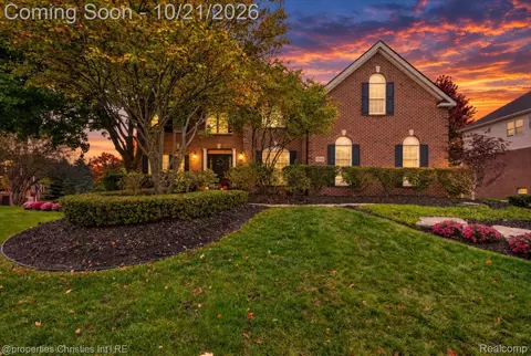 15838 Spyglass Dr, Northville, MI 48168