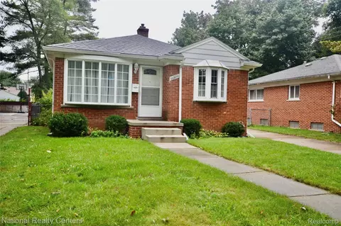 16566 Centralia Dr, Redford, MI 48240