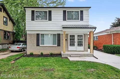 28208 Rockwood St, Saint Clair Shores, MI 48081