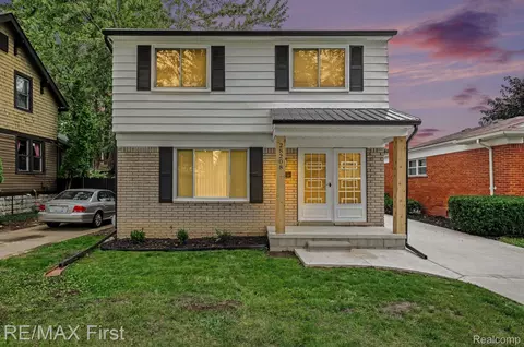 28208 Rockwood St, Saint Clair Shores, MI 48081