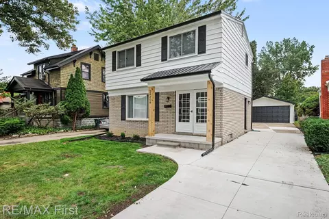 28208 Rockwood St, Saint Clair Shores, MI 48081