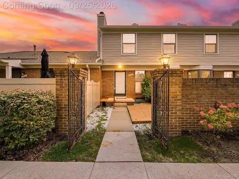 31008 Country Blf, Farmington Hills, MI 48331