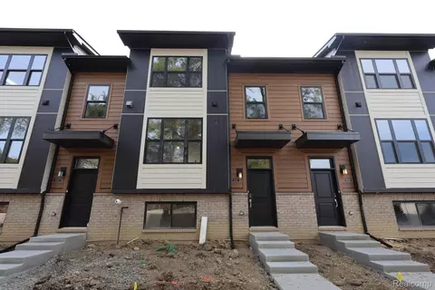 1036 Pine Tree Ln, Troy, MI 48085