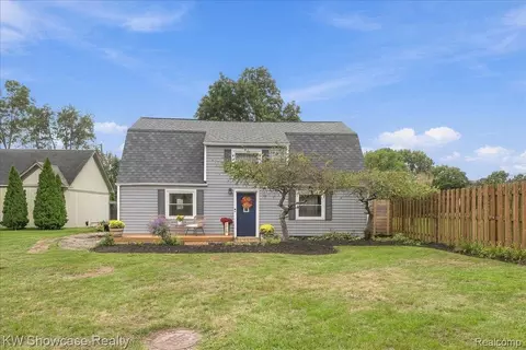 4025 Totem Ln, Waterford, MI 48328