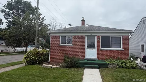 1353 Stewart Ave, Lincoln Park, MI 48146