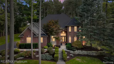 5431 Arbor Bay Dr, Genoa, MI 48116