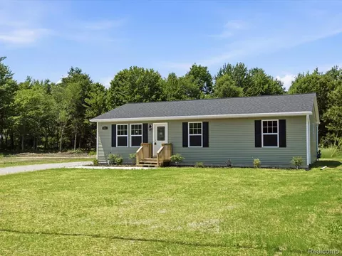 2941 Beach Rd, Port Huron, MI 48060