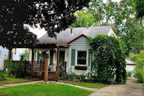 2325 Barrett Ave, Royal Oak, MI 48067