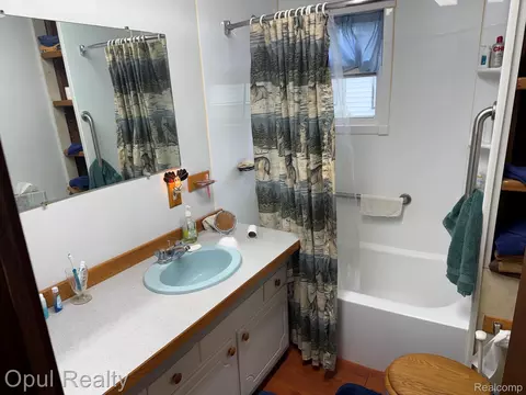 Bath - 12208 Hannan Rd, Romulus, MI 48174 photo 1 of 1