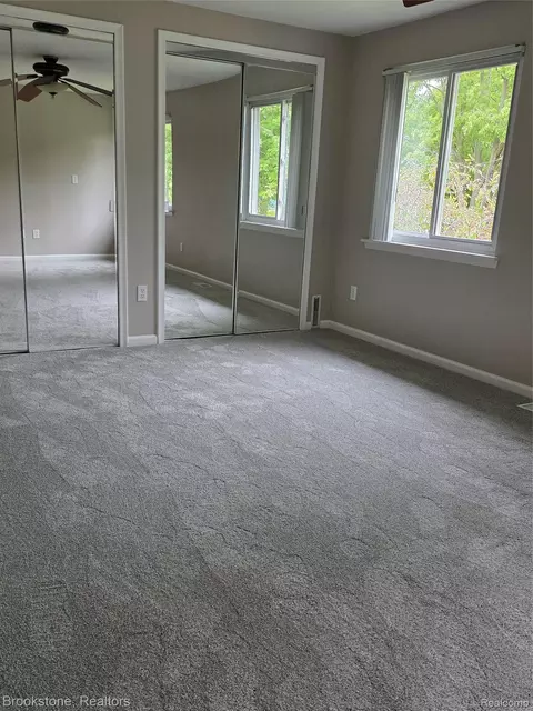 Bedroom - 422 Old Mill Dr, Flushing, MI 48433 photo 5 of 8