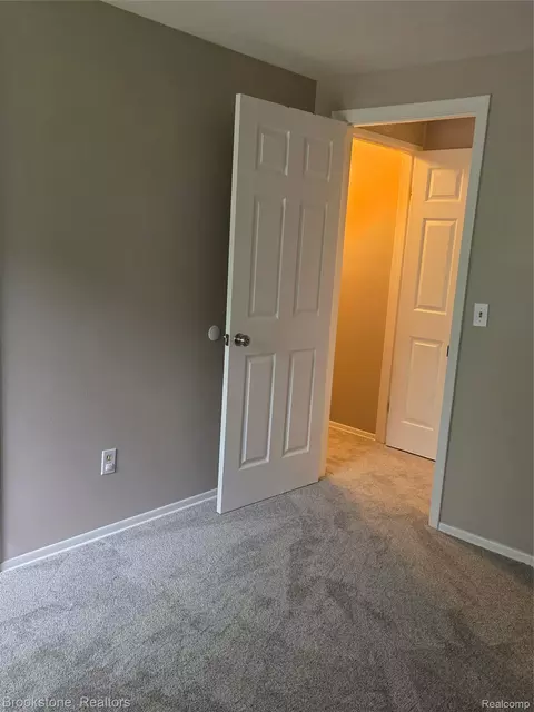 Bedroom - 422 Old Mill Dr, Flushing, MI 48433 photo 8 of 8