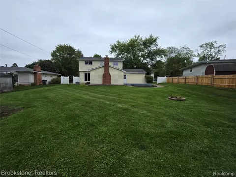 Exterior - 422 Old Mill Dr, Flushing, MI 48433 photo 3 of 4