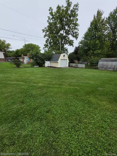 Exterior - 422 Old Mill Dr, Flushing, MI 48433 photo 4 of 4