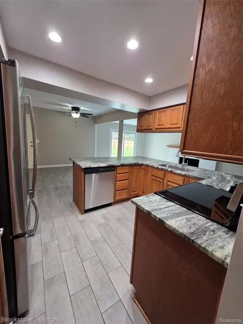 Kitchen - 422 Old Mill Dr, Flushing, MI 48433 photo 1 of 4