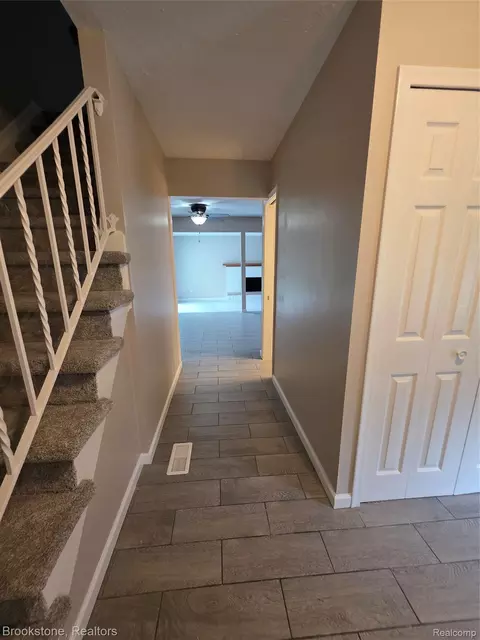 Entry Way - 422 Old Mill Dr, Flushing, MI 48433 photo 1 of 1
