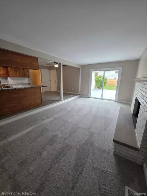 Living - 422 Old Mill Dr, Flushing, MI 48433 photo 5 of 5