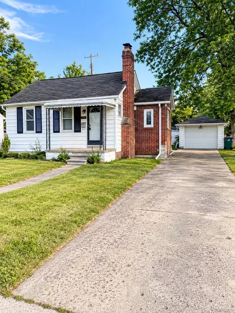 14916 Crescentwood Ave, Eastpointe, MI 48021