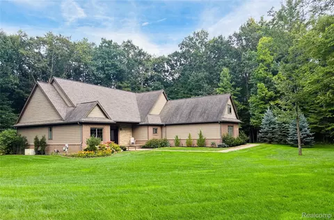 3640 Trefoil Trl, Groveland, MI 48462