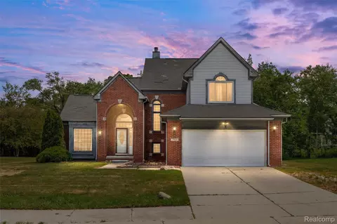 750 Clairpointe Woods Dr, Detroit, MI 48215